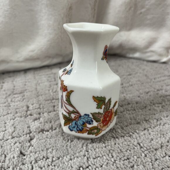 Vintage Ardalt White Vase with Flowers and Butterflies 3.75" Taiwan - Picture 2 of 10